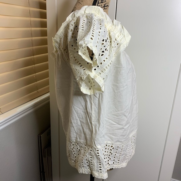 NWOT Vince Camuto Eyelet Cold Shoulder Blouse - Picture 9 of 15